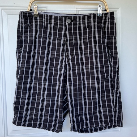 Calvin Klein Jeans Other - •Calvin Klein• Men’s Black/Gray Plaid Shorts - Size 34